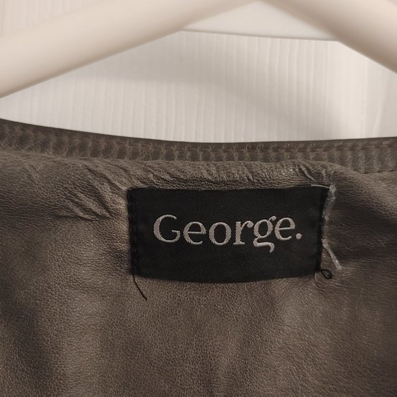 Women's Faux Leather Moto Jacket - Picture 5 of 7